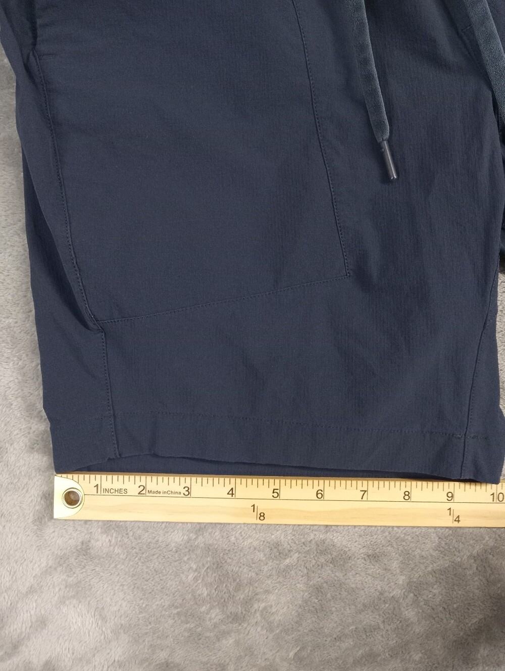 lululemon athletica Men's Navy Drawstring Athletic Shorts Size Small - Picture 9 of 10